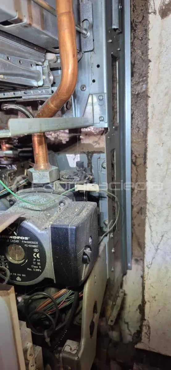Zakurzona pompa obiegowa Grundfos - Stare Babice